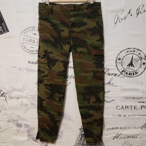 Forever 21 camo cargo pants size 30W 25L